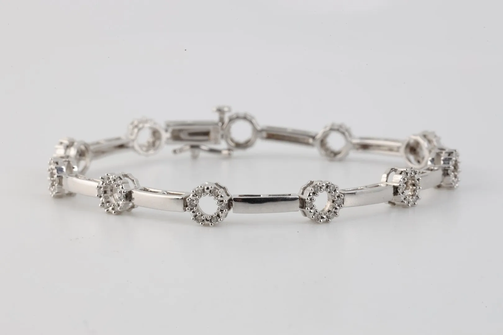 7'' 10k White Gold 0.66tcw Diamond Bracelet (10.00g.)