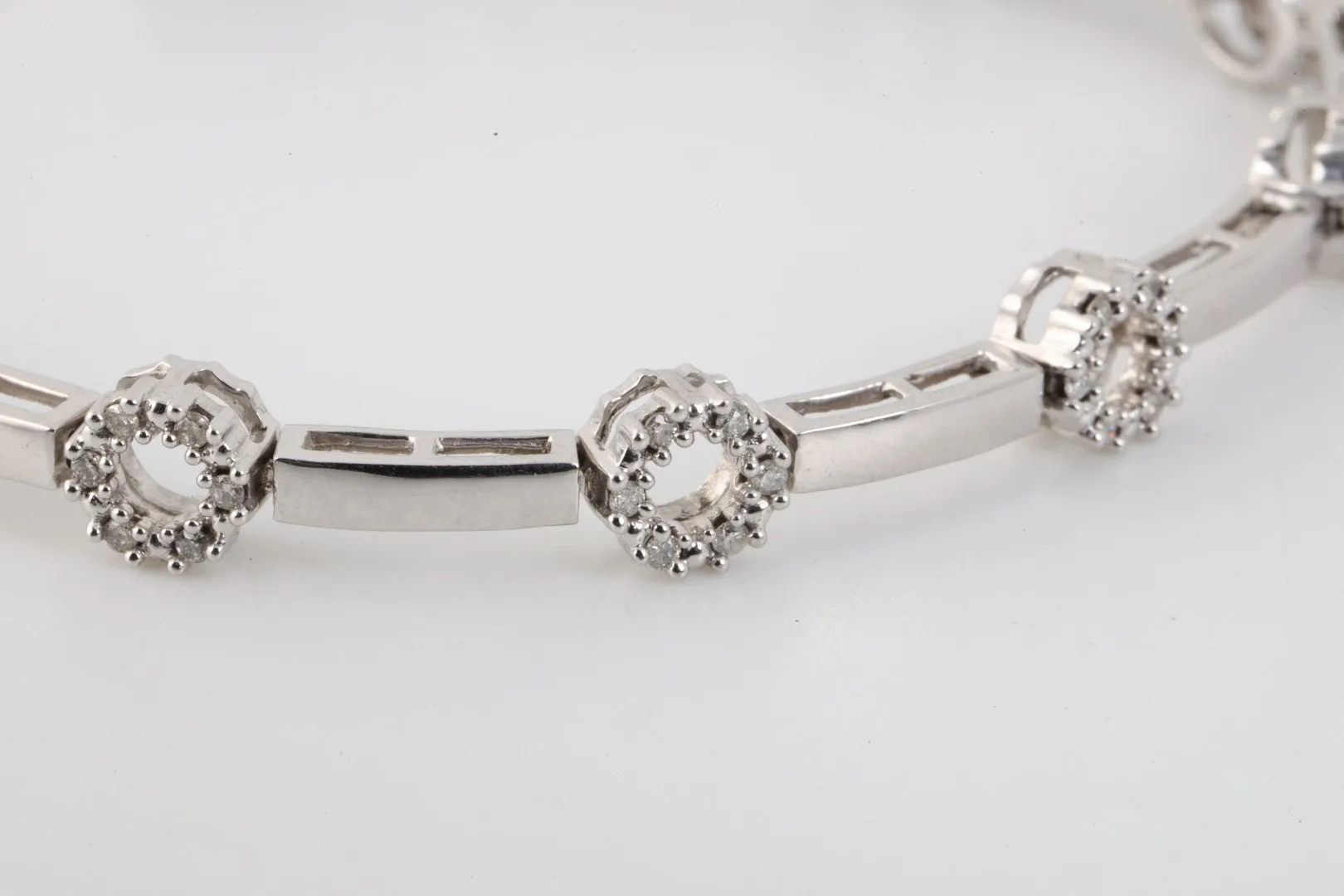 7'' 10k White Gold 0.66tcw Diamond Bracelet (10.00g.)